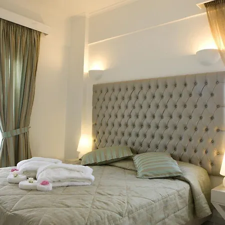 Daedalus 4* Fira (Santorini)