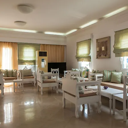 Daedalus 4* Fira (Santorini)