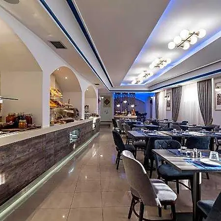 Daedalus 4* Fira (Santorini)