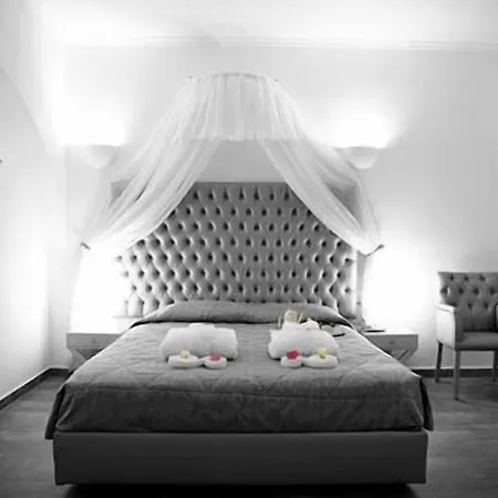 Daedalus 4* Fira (Santorini)