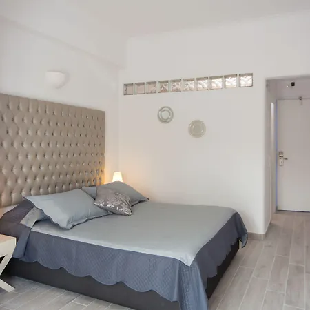 Daedalus 4* Fira (Santorini)