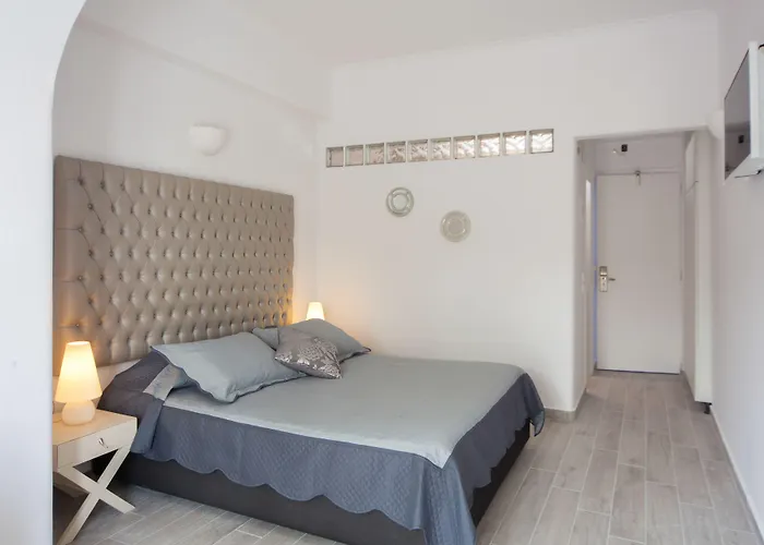 Daedalus 4* Fira (Santorini)